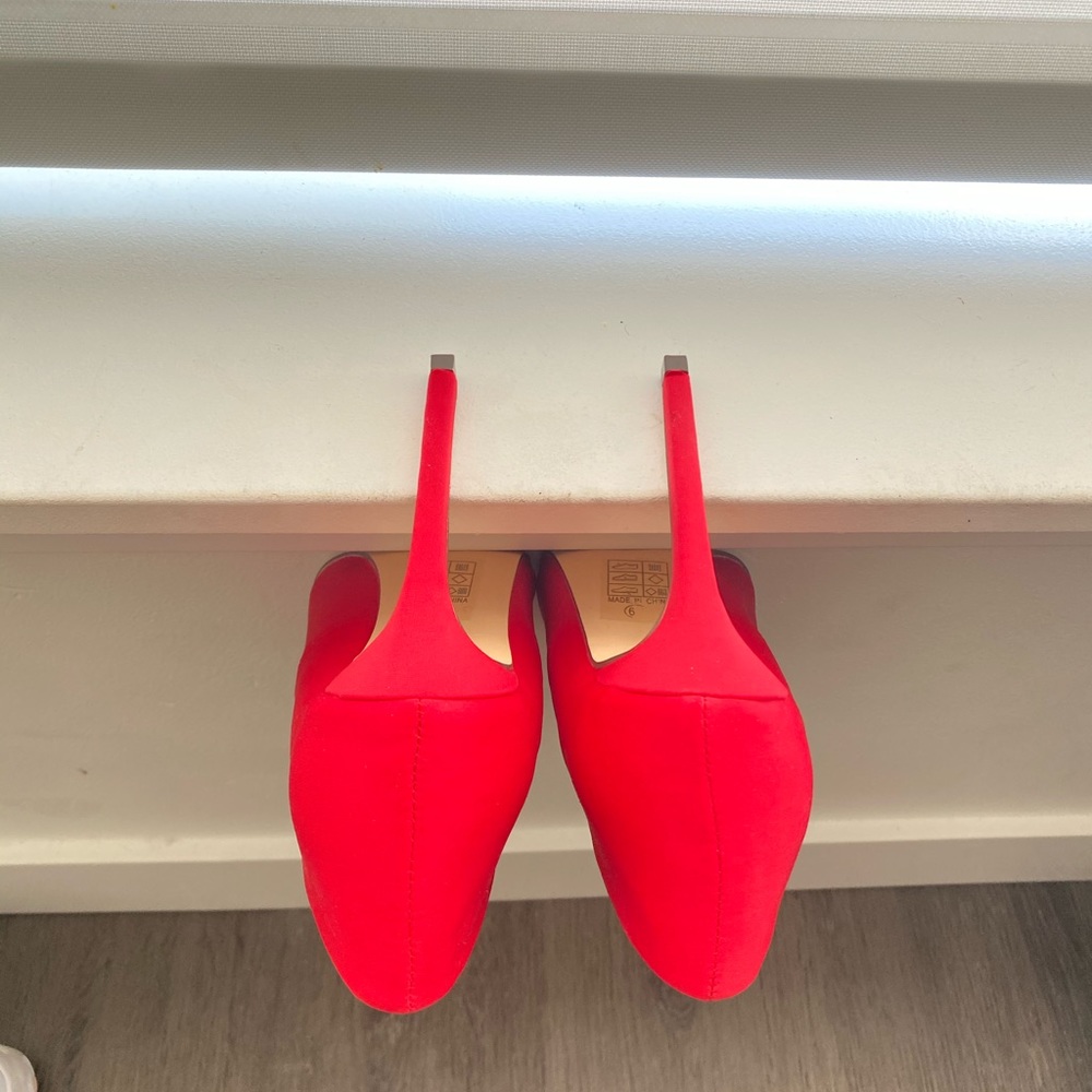 Red shoes - Picture 3 of 3